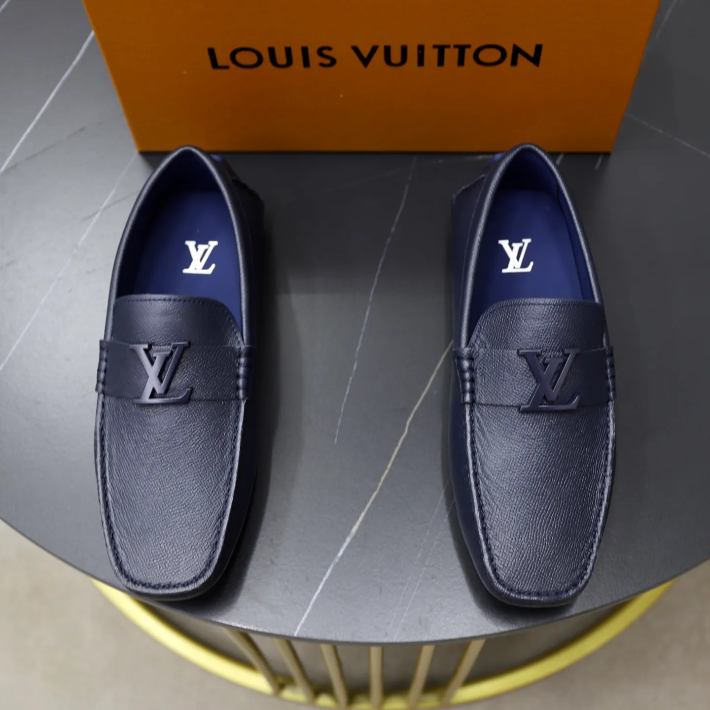 Ex-factory price: 480💰【LV】Louis Vuitton ⚠️High-end men’s driving and pedal series ⚠️38-44 (customized for 45) ⚠️All original cowhide leather! Thick and soft! Made entirely of calfskin lining! Rubber sheet anti-slip beanie sole! Three-dimensional package technology! Fashionable and classic! Handicrafts! Original high quality! Feel free to compare!